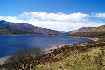 Fototapeta premium Loch Cluanie in den Scottish Highlands