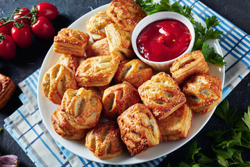 Puff pastry buns with minced chicken meat