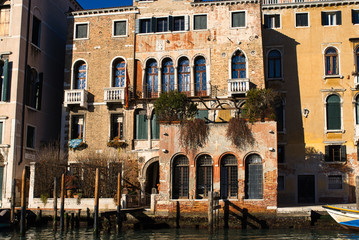 Naklejka premium Sunny winter day in Venice, shot from channel