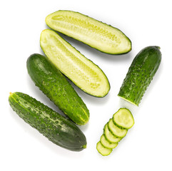 ogórek gruntowy świeży na białym tle pakszot packshot