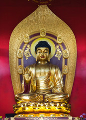Obraz premium The huge Buddha statue in a buddhist temple. Changsha, China