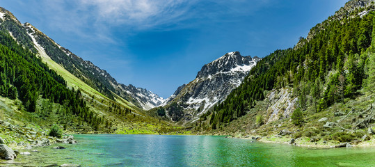 Obraz na płótnie Canvas Bergsee in den Pyrenäen