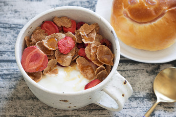 オールブランのヨーグルト 　朝食