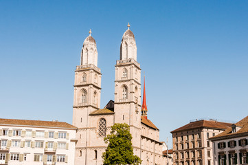 Fototapeta na wymiar Zürich, Grossmünster, Altstadt, Stadt, Limmat, Limmatquai, Sommer, Schweiz
