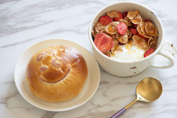 オールブランのヨーグルト 　朝食 