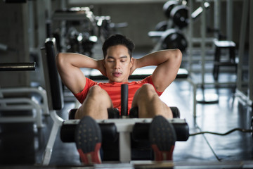 Fototapeta na wymiar Man sit-up in fitness gym for bodybuilding
