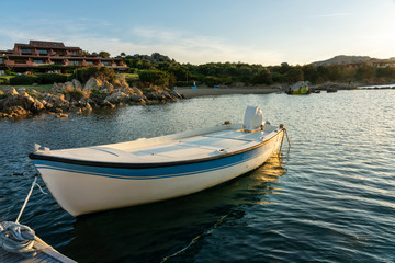 Fototapeta na wymiar Ruderboot bei Sonnenuntergang