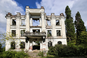 The ruins of the palace of Prince Smetsky.