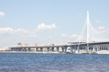 Obraz premium Bridge with supports across a large river
