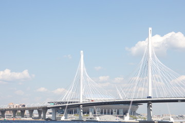 Obraz premium Bridge with supports across a large river