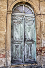 Fototapeta na wymiar Old cracked green and blue wooden portal