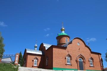 Fototapeta na wymiar view of the church in the village of Toburdanovo in Russia