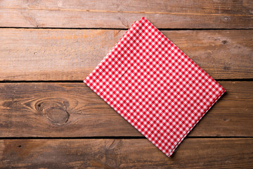 Obraz premium Empty wooden deck table and red checked tablecloth over mint wallpaper background