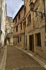 Fototapeta na wymiar Façades typiques en colombages au centre ville historique de Périgueux en Dordogne 
