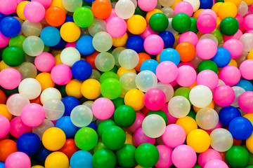 Fototapeta na wymiar Many colored gaming plastic balls for children play areas