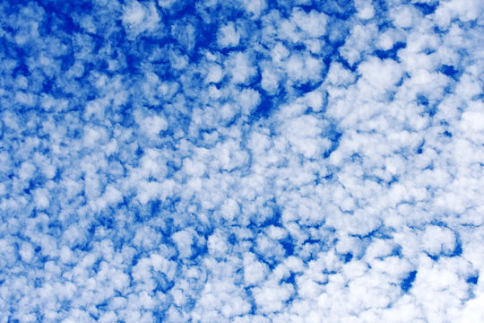 Wolken, cirrus floccus