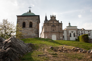 Fototapeta na wymiar Klasztor Świętego Krzyża na szczycie Łysej Góry, Góry Świętokrzyskie, Polska