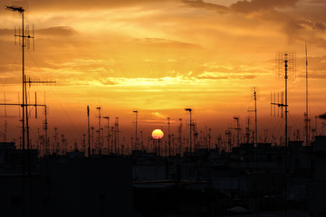 Alba sulle antenne