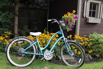 Fototapeta na wymiar bike with flowers