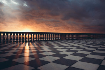 terrazza con pavimento a scacchi