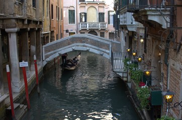 Fototapeta na wymiar a gondola on a canal in venice