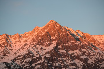 Fototapeta premium Sun lightning the mountain