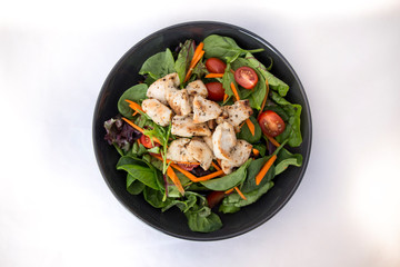 Green salad, tomatoes with grilled chicken