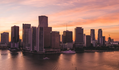 Obraz premium Golden Sunset in Miami Downtown Aerial View