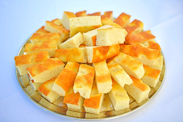 Vassoio con bocconi di focaccia.