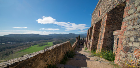 Fototapeta na wymiar The medieval village of Hostalric in Girona