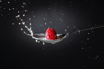 Himbeere und Milch