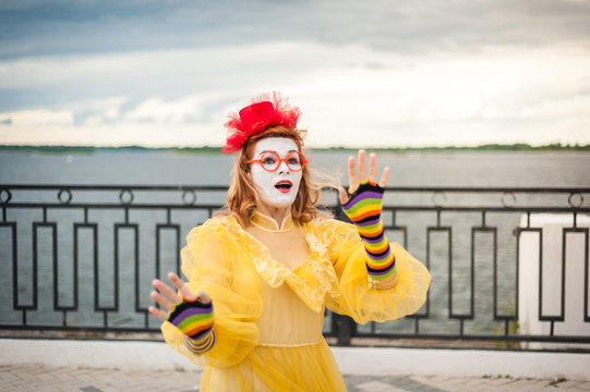 street MIME, trying to float in the air