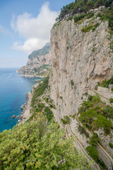Berühmter Serpentinenpfad Via Krupp auf der Insel Capri in Italien