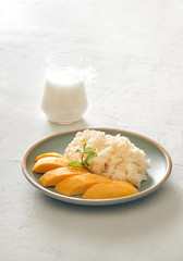Thai dessert, Mango with sticky rice.
