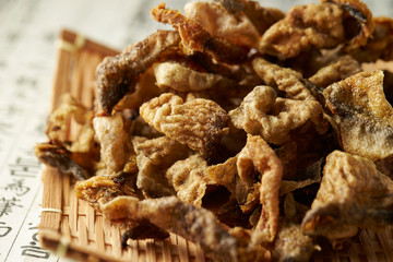 Deep fried fish skin snack 