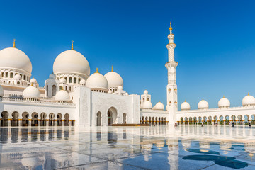 Fototapeta na wymiar View of the inner courtyard of Sheikh Zayed Grand Mosque.Abu Dhabi.UAE