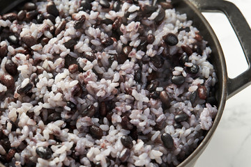 Steamed rice with black beans 