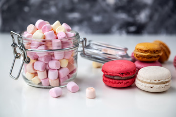 Colorfull macaroons with marshmelows