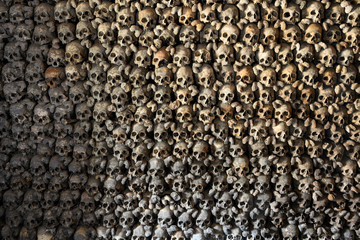 Ossarium in der Kirche von Leuk-Stadt, Wallis, Schweiz