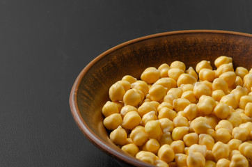 chickpeas raw in a clay plate after soaking