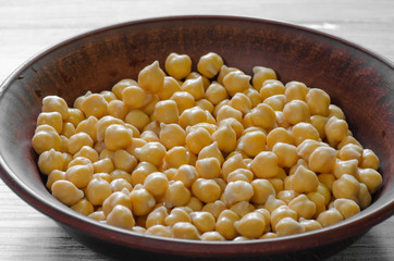 chickpeas raw in a clay plate after soaking