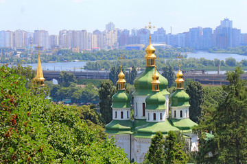 Fototapeta na wymiar Vydubitsky monastery in Kiev