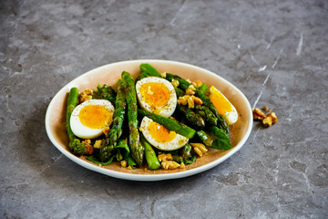 Aspargus and eggs salad