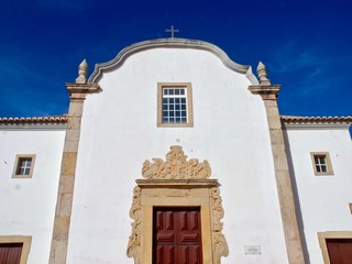 Fototapeta premium White church in Albufeira at the Algarve coast of Portugal