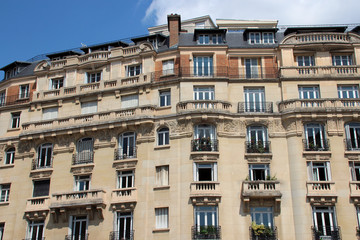 Fototapeta na wymiar buildings in paris (france) 