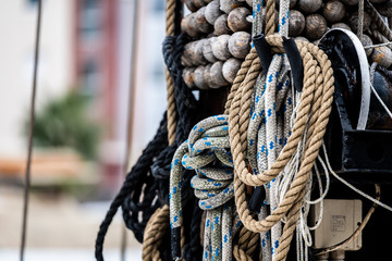 Cordages sur un bateau de plaisance