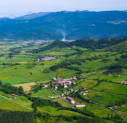 Fototapeta na wymiar villages and green meadows in the Sakana Valley, Navarra