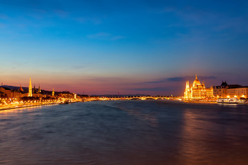 Fototapeta na wymiar View of Budapest at night
