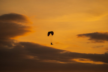 The silhouette of the paramotor at sunset