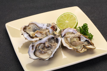 Oysters with lime and parsley